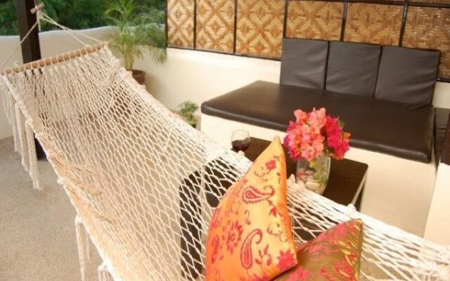 Charts Resort & Art Cafe
