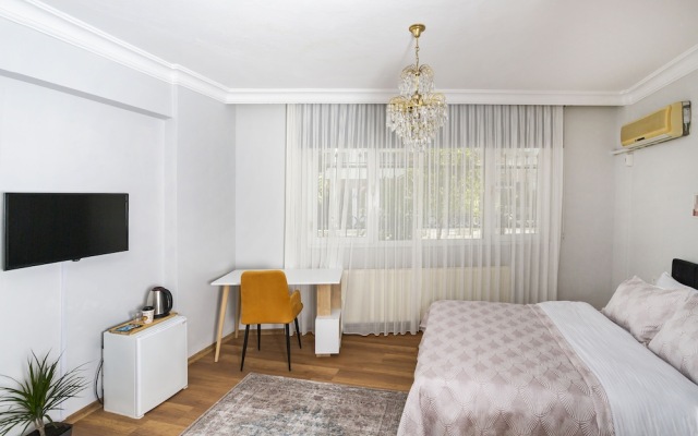 8 Rooms House
