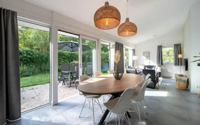 Brilliant Bungalow in Kamperland by the Lake