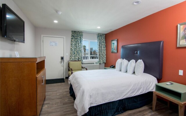 Azul Inn & Suites
