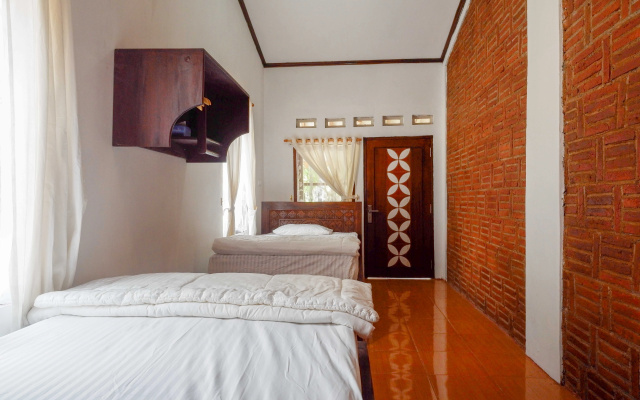 Griya Borobudur Villa Syariah Magelang at Desa Wisata Gopalan – Guest Rooms – Borobudur