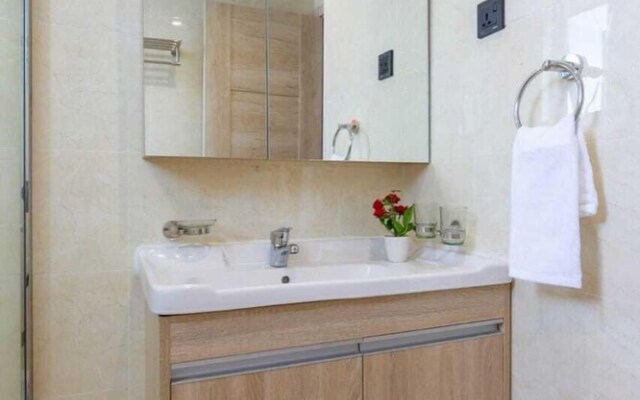 Stay.Plus Splash of Glam Lavington