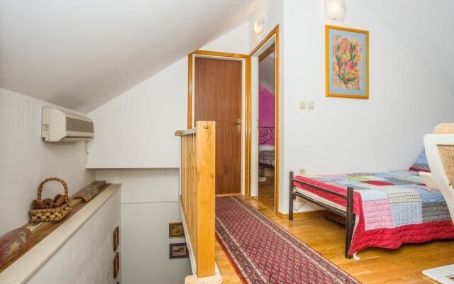 Holiday House Tina Seget