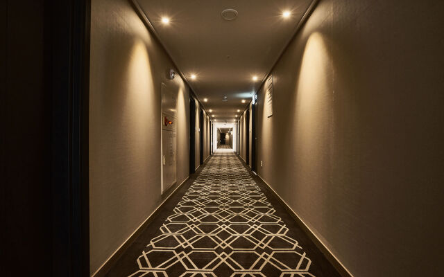 Royal Emporium Incheon Airport Hotel