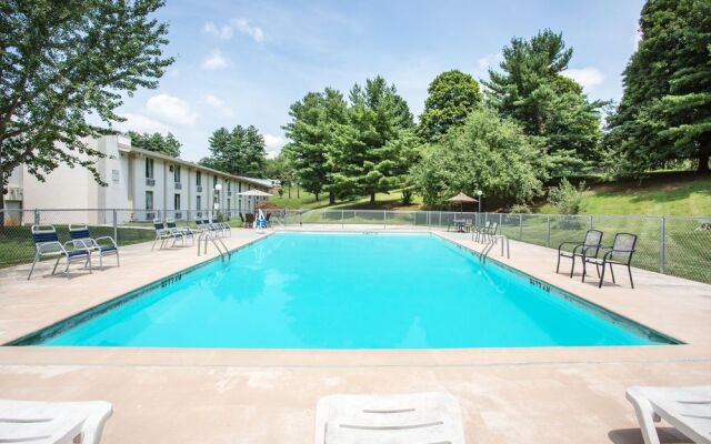 Super 8 Daleville/Roanoke