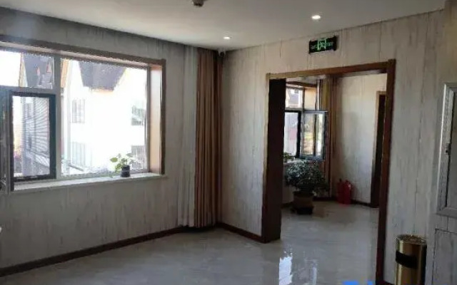 Yinhe Hotel (Changbaishan Shopping Center)