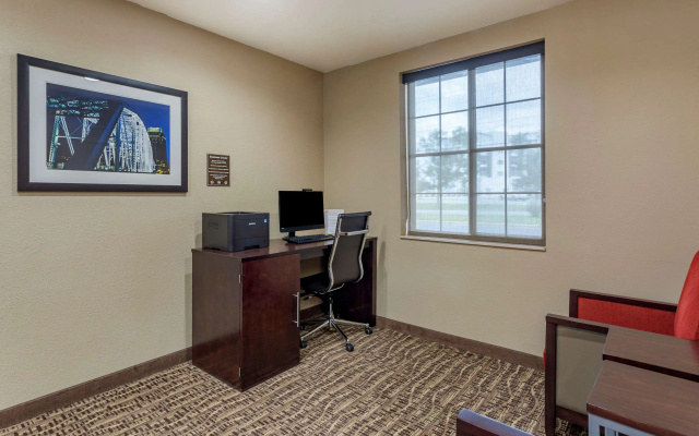 Comfort Suites Clarksville near Governors Square Mall