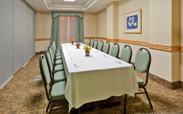 Holiday Inn Express Hotel & Suites Vacaville by IHG