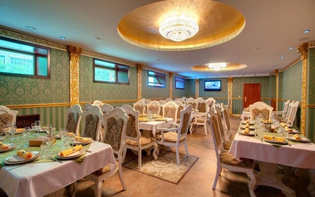 Altyn Adam Hotel