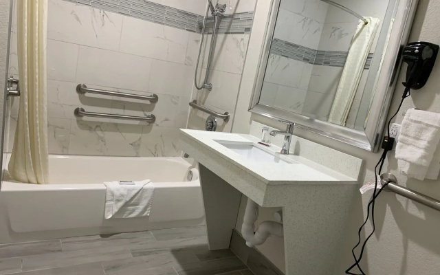 Scottish Inn & Suites - IAH Airport