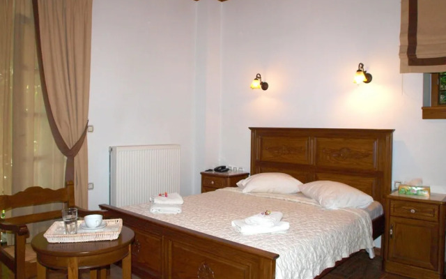 Heliodora Deluxe Triple Room 3