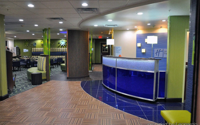 Holiday Inn Express Suites Plant City by IHG