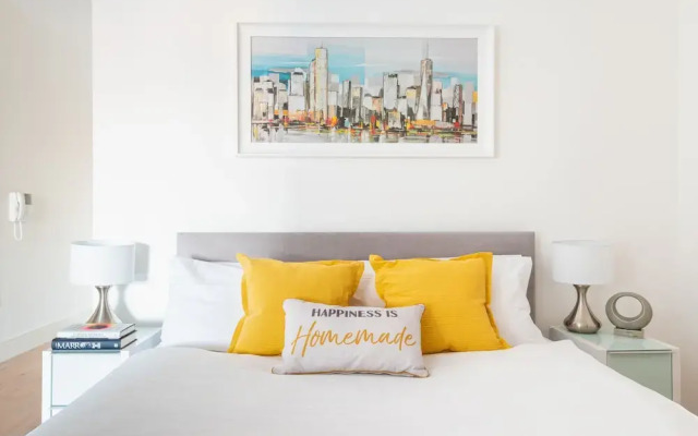 Platinum Apartment in Central Camden 9984
