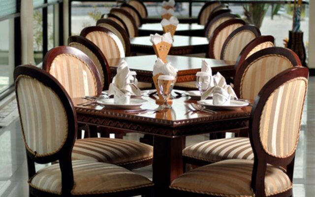 Yusro Hotel Restaurant & Convention