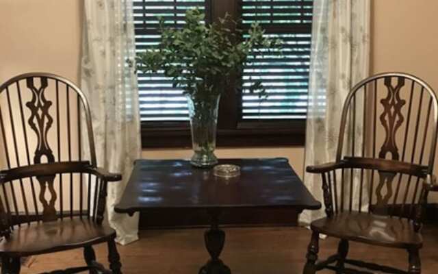 Lacey's Place A Guesthouse