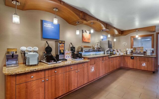 Comfort Inn & Suites