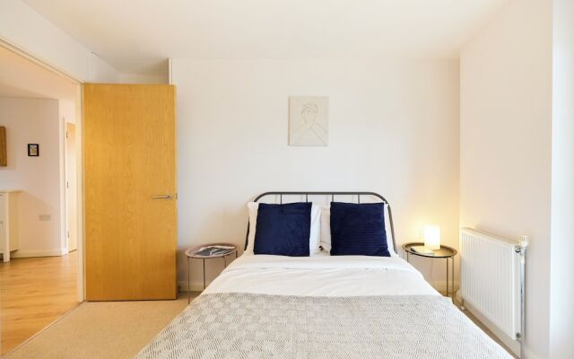 The Queensland Sanctuary - Trendy 2bdr Flat With Terrace