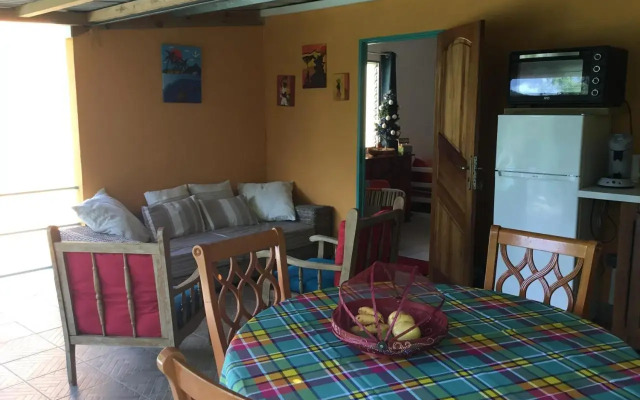 T2 avec piscine pour 2 à 4 personnes