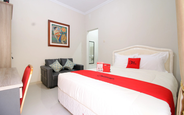 RedDoorz Plus near STIE YKPN