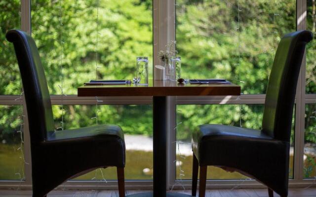 Craig-y-Dderwen Riverside Hotel
