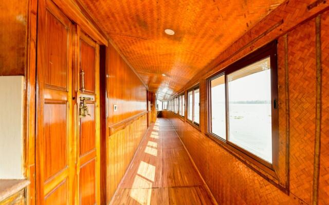 OYO 24146 Houseboat Anugraha 6bhk