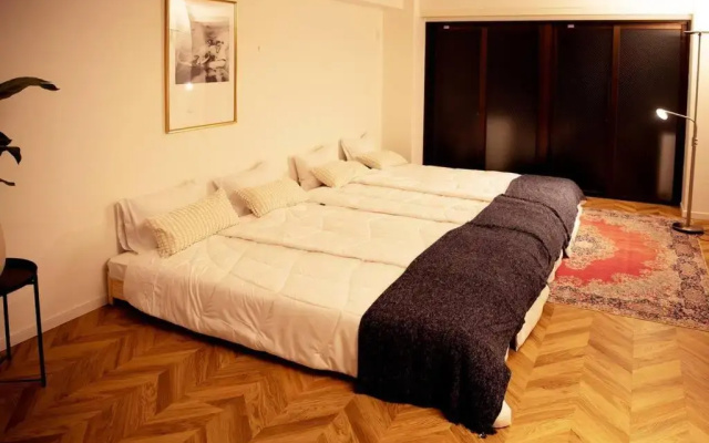 ③2station to Shinjuku. 3 double beds. Specious 45㎡