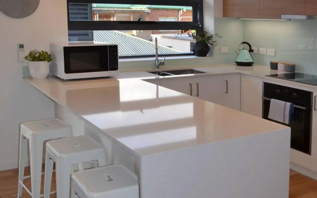 Kangaroo Bay Apartments