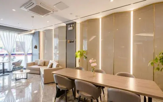 7 Days Premium Hotel (Xixian Government Road Store)
