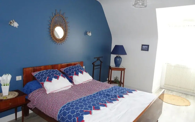 Holiday Home in Guerlesquin Near Lake