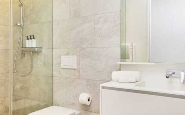 Modern Seaside Apartment w Incredible Views Lillamton