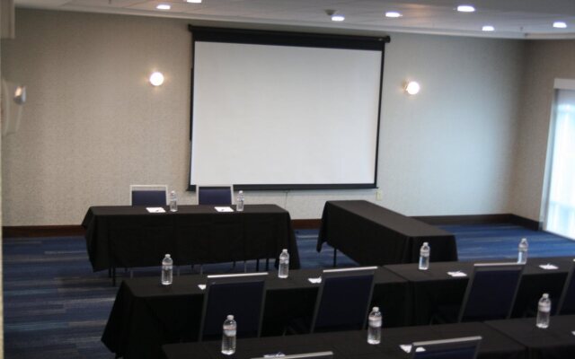 Holiday Inn Express & Suites Cincinnati - Mason by IHG