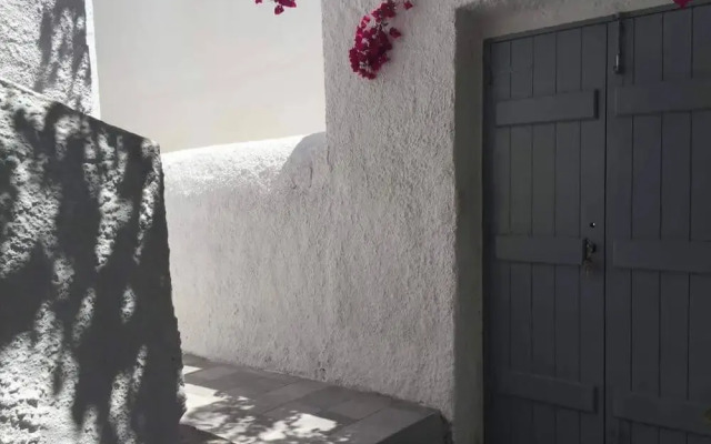 Charming 1705 Castle House in Pirgos Kallistis, Greece