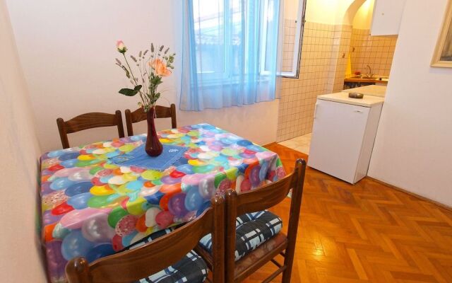 Apartment 977