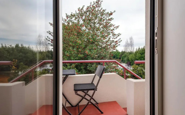 Acm032 Spacious 1BD +balcony