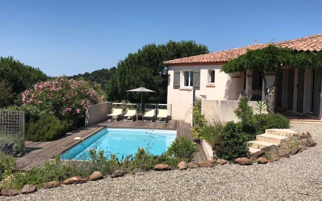 Cozy Villa in Caunes-Minervois with Swimming Pool