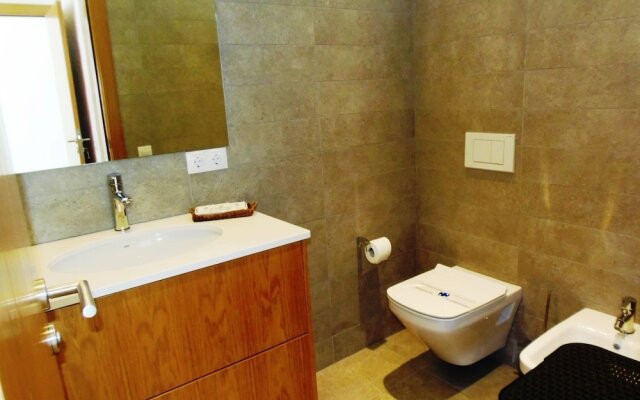 Villa 6 People, Heated Pool, Seafront, Great Location