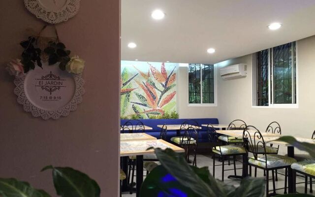 Jardines del Teatro Aparta Hotel