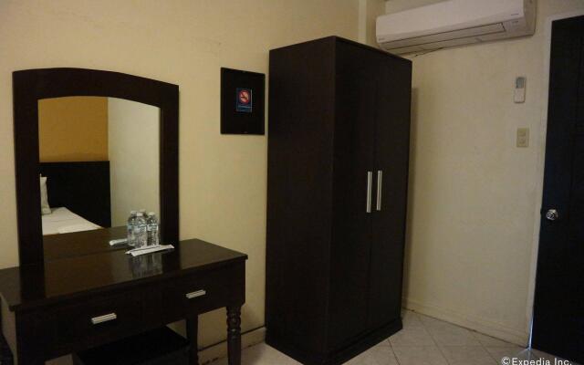 RedDoorz Plus near Mendoza Park