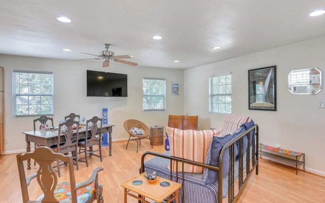 Private Beach Pass: Cozy Galveston Apartment!