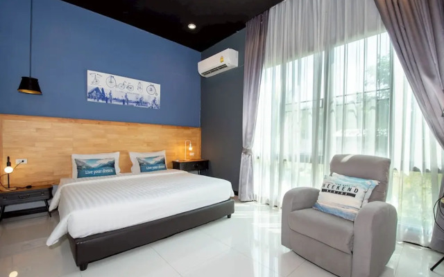 Penny - Farthing Pool Villa