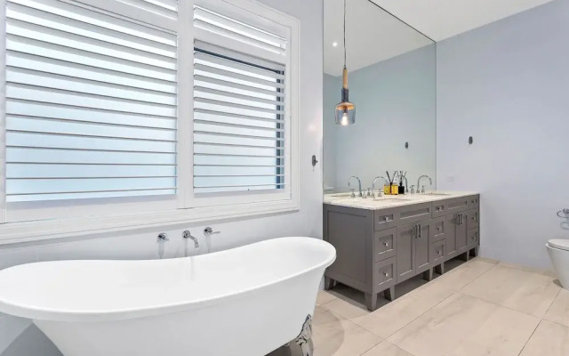 Hamptons Elegance Views Pool Spa