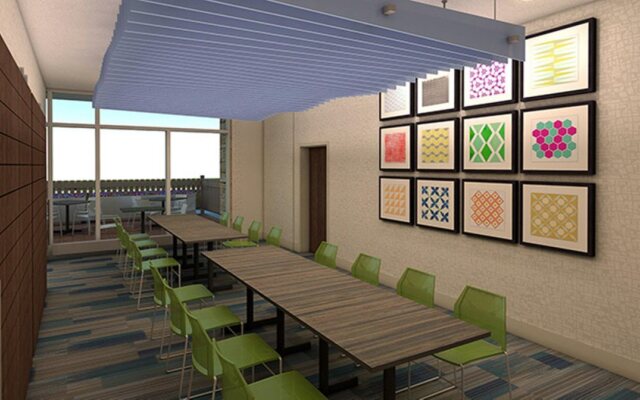 Holiday Inn Express & Suites Denton South by IHG