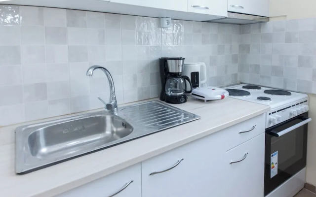 Modern Comfort 1Bd Apt with Balcony