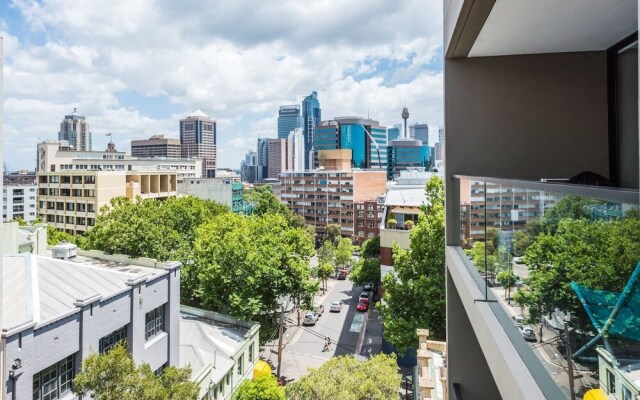 Executive Two Bed Penthouse Studio in the City