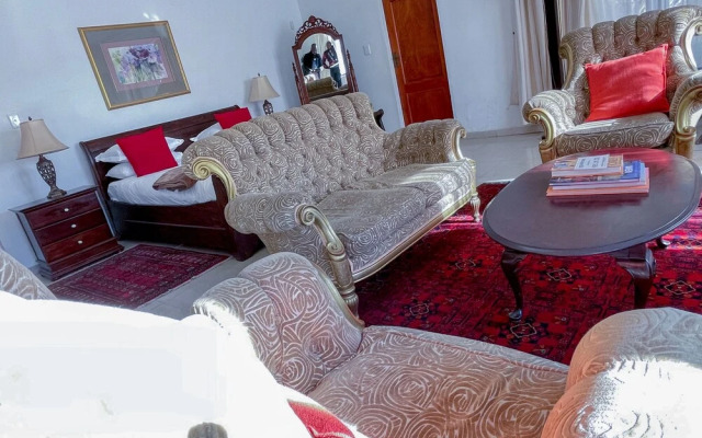 Kamsa Royal Guest House - Waterkloof Ridge