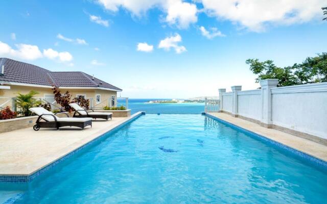 Luxury Getaway with Pool and Amazing Ocean view - Montego Bay