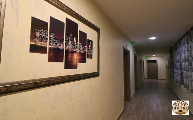 City Hotel