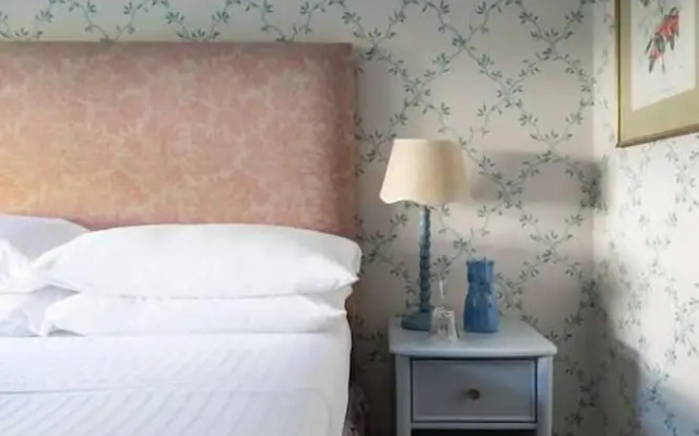 Westbourne Park Road Xvii by Onefinestay