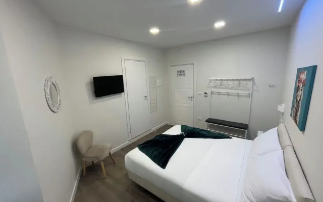 F.Rooms Napoli Via Sementini