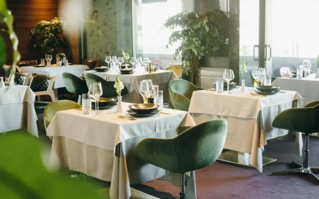 Ambasador Hotel